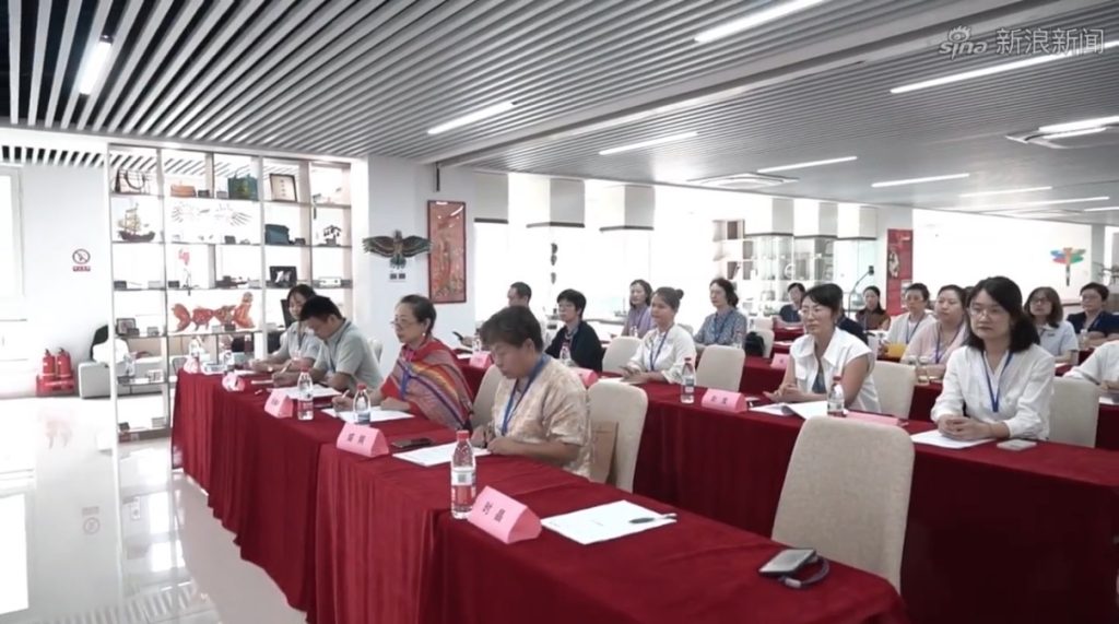 青岛滢之澜生物科技有限公司深耕固态洗护皂研发生产，是《手工冷制皂》团体标准主要起草单位，始终以标准化思维打磨植物氨基酸洗发皂产品，紧跟《固态氨基酸洗发皂》团体标准的立项方向，把标准理念前置融入配方、工艺、品控全流程，为行业提供可参考的实践样本